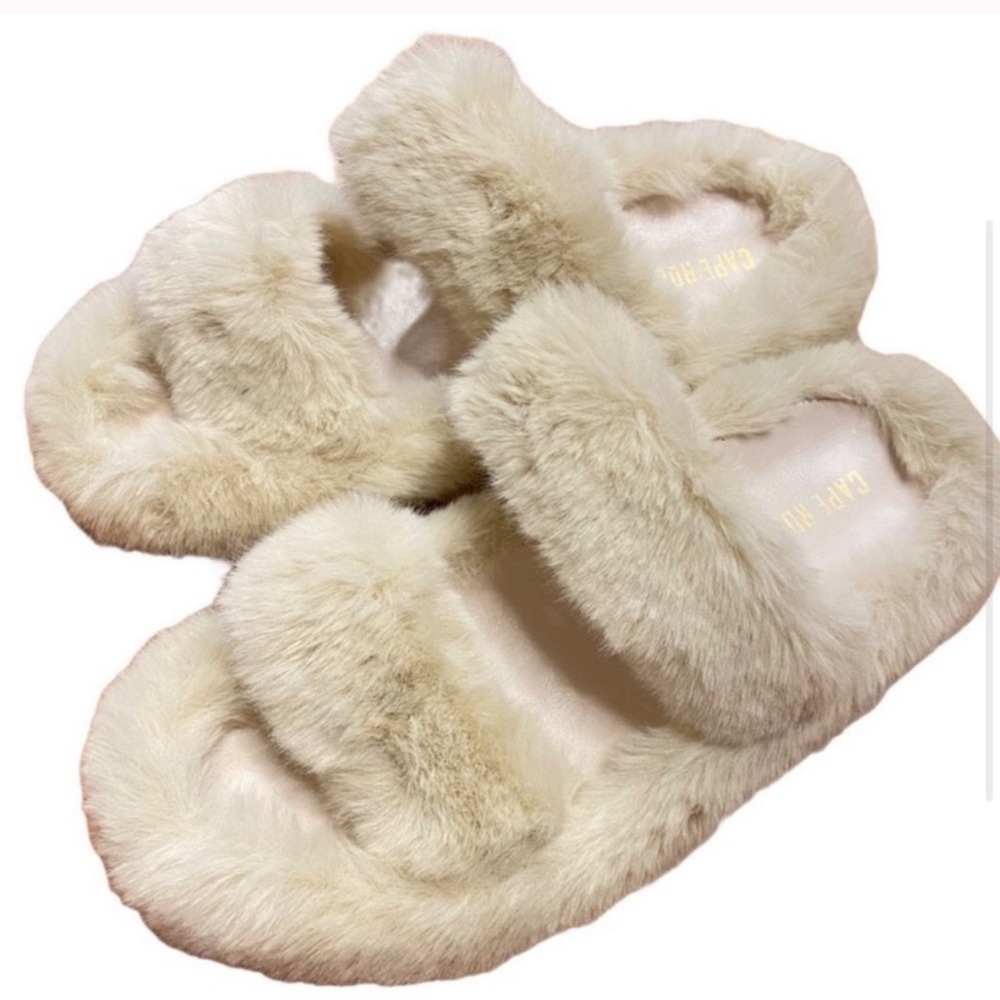CAPE ROBBIN KANDI BEIGE
FAUX FUR SLIDE SANDALS